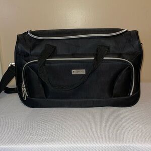 Ralph Lauren Chaps travel bag toiletry travel black luggage straps zipper medium